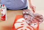 Dị ứng, viêm phổi do hít phải mùi sơn xịt từ hoa tươi